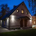Vakantiehuis Vingi Familyhouse With Free Parking And Sauna
